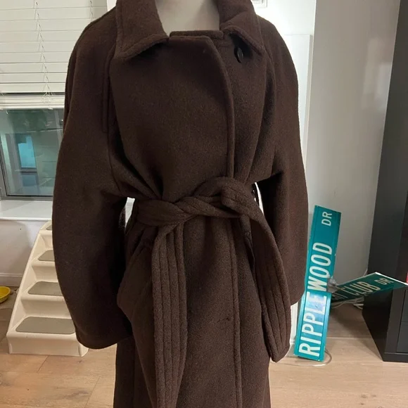 Warm Belted Brown Overcoat with Dolman Sleeves - Picture 4 of 4